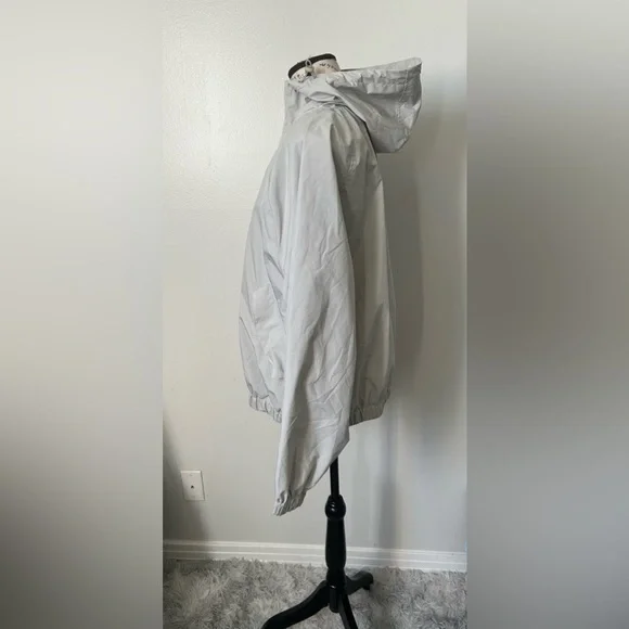 H&M Water Repellent and Windproof Jacket - size Small - Picture 3 of 10